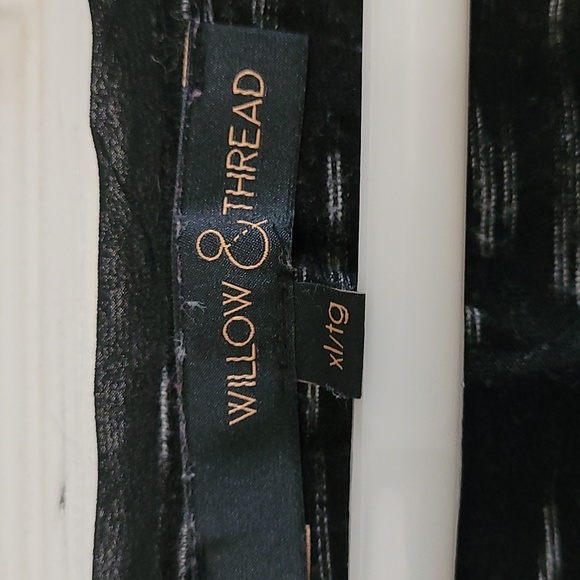 XL willow & Thread black and white specks crop top. - Picture 2 of 7